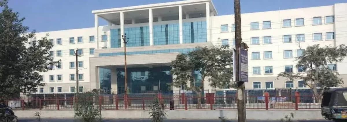 Main building of Maharani Laxmi Bai Medical College, Jhansi